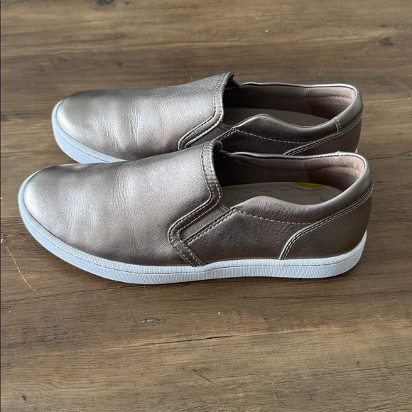 CLARKS Metallic Copper Flats | Women’s 8 | Slip On - Picture 2 of 9